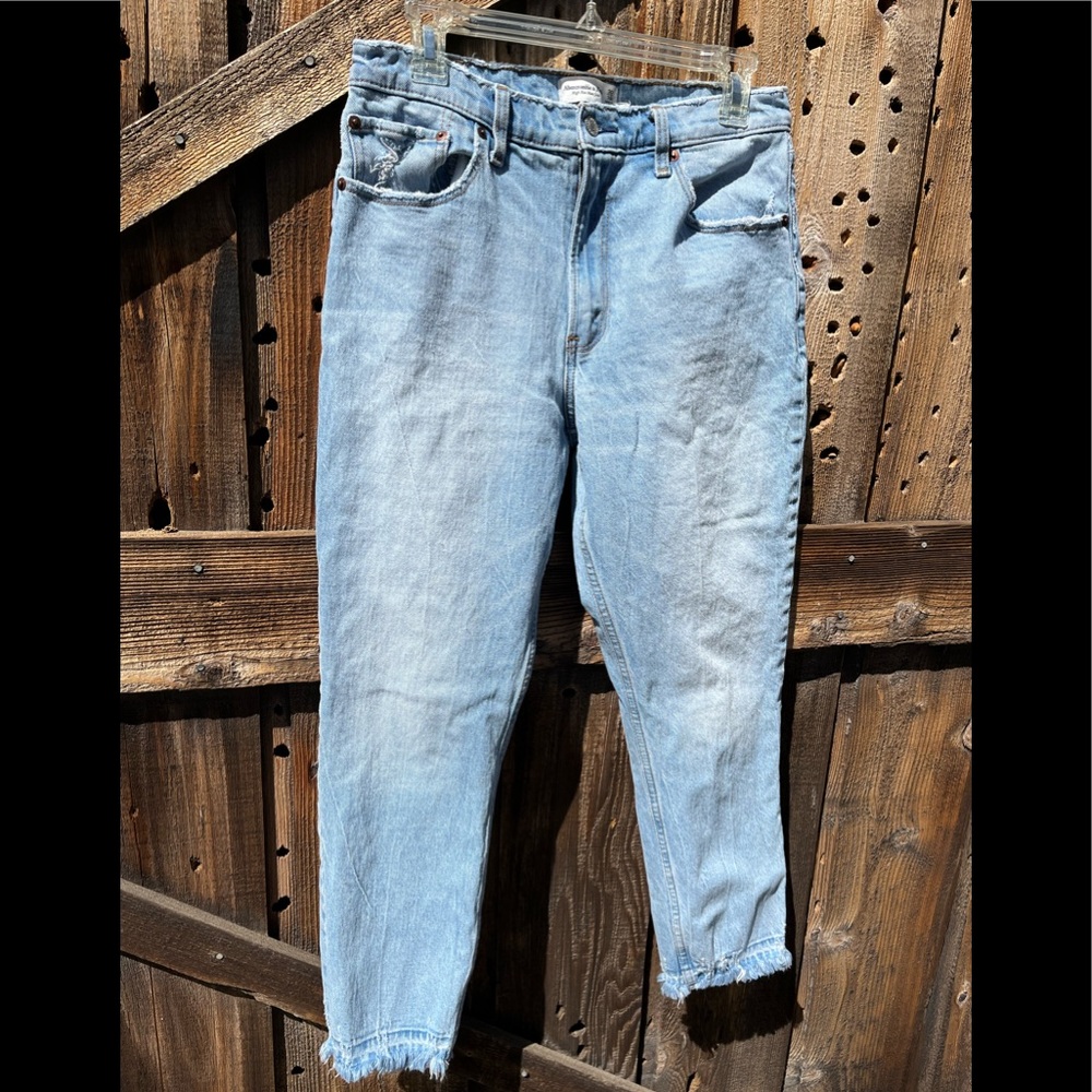 Abercrombie and Fitch High Rise Mom Jean Sz/10R Distressed Cut Off